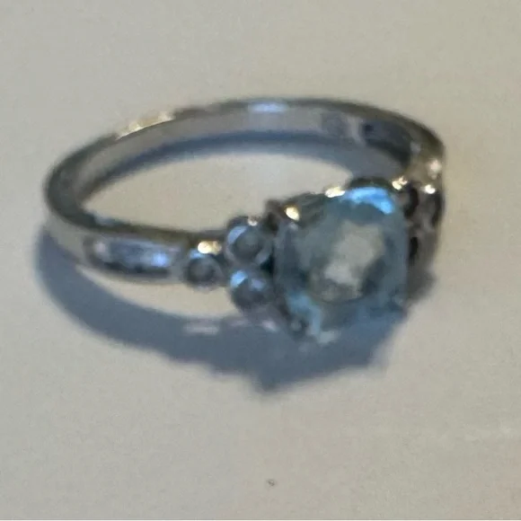 Elegant 10k white gold Aquamarine diamond Ring sz 7 - Picture 4 of 7